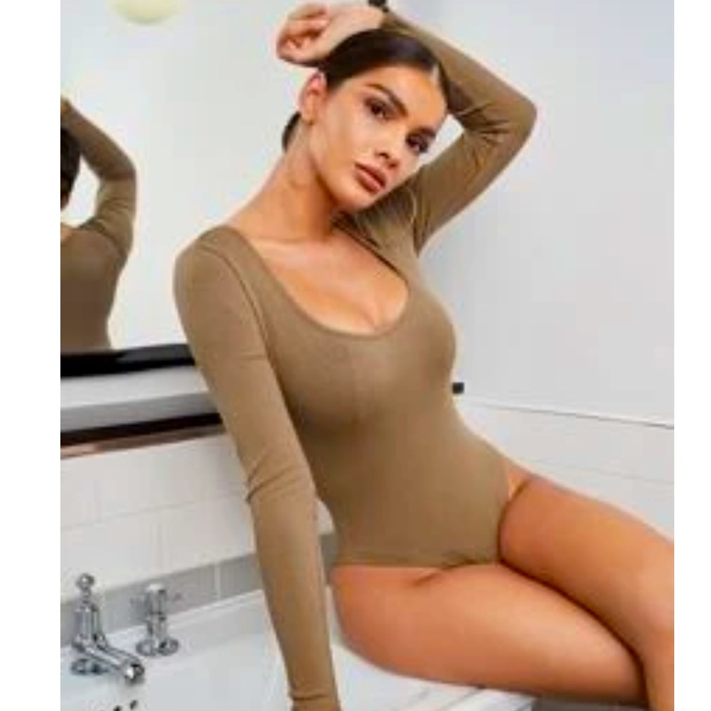 Scoop neck Rib-Knit bodysuit